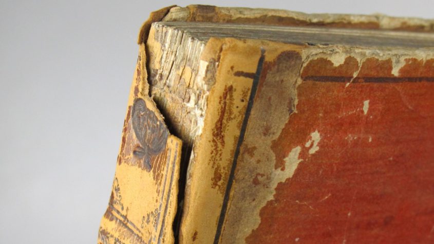 Geschädigter Rücken des Bucer-Druckes von 1540. Abteilung Historische Drucke. Lizenz: CC-BY-NC-SA