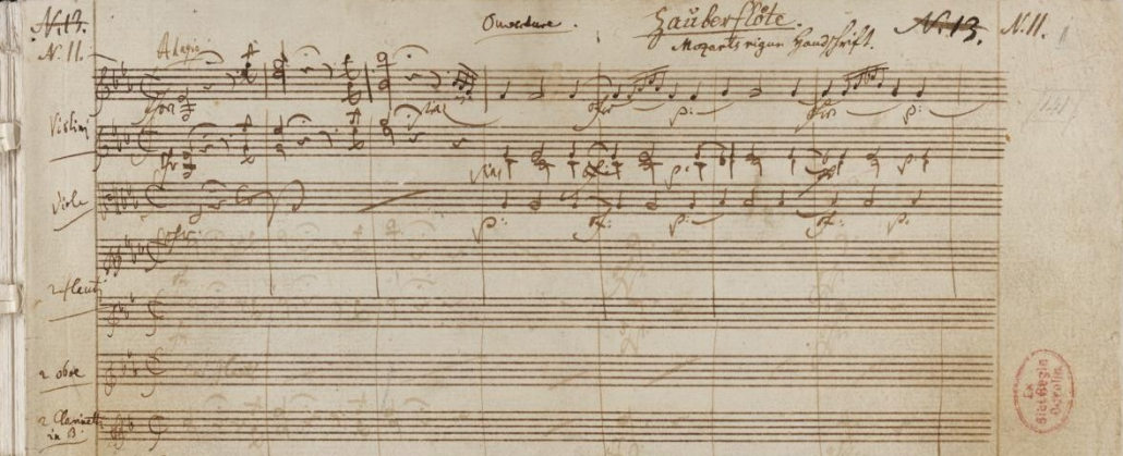 Detail aus dem Autograph der Zauberflöte, Signatur: Mus. ms. autogr. Mozart, W. A. 620. Seite 1: Mit Schriftzug von Georg Nikolaus Nissen: „Zauberflöte | Mozarts eigne Handschrift“