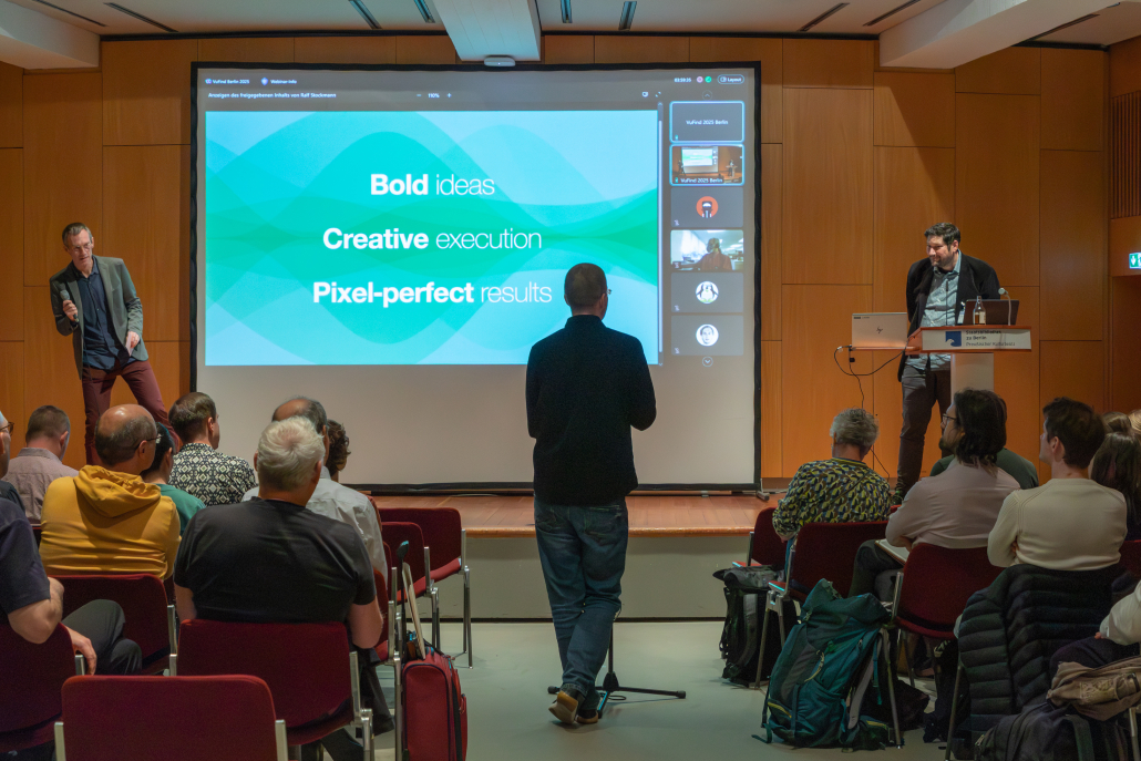 Ralf Stockmann discussing his VuFind 2025 keynote with the audience