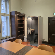 Telefonkabine im Annex Abbado (Raum Wien)