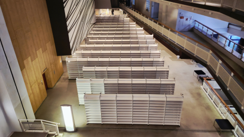 Zeitschriften-Auslage leer Ostfoyer