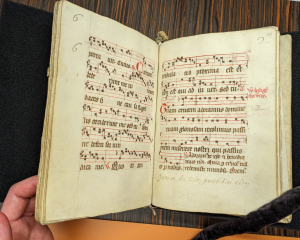 Abb. 11: Numbering in the Holy Cross processional, SBB PK: Mus.ms. 40629, f. 28v–29r. – Photo by C. T. Jones