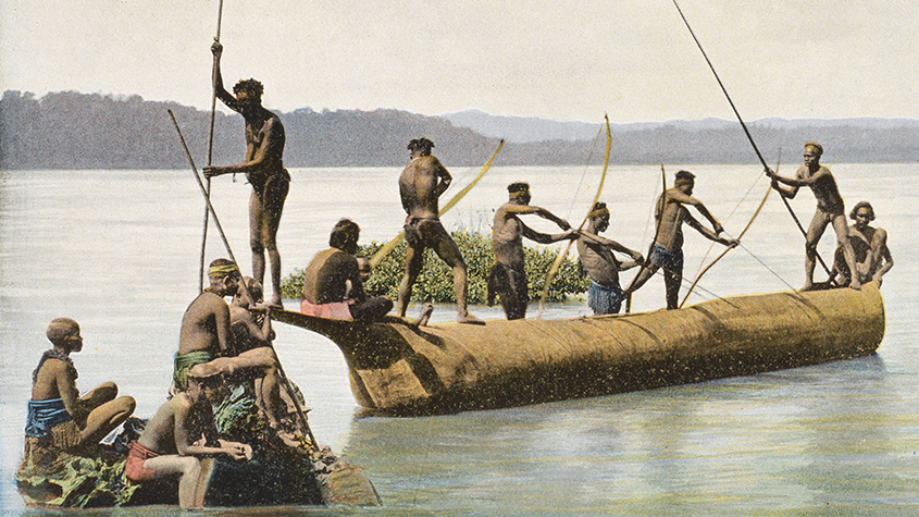 "Andaman-Inseln - Fischfang mit Bogen." (um 1895), aus "Malerische Studien. Eine Reise um die Welt in 200 farbigen Photographien nach Naturaufnahmen", Leipzig: R. P. Koehler o.J. (1900); Bd. 2 | © bpk