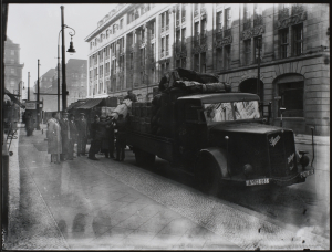 Die Bestände der Staatsbibliothek werden vor möglicher Kriegszerstörung in Sicherheit gebracht, Fotografie, 1941