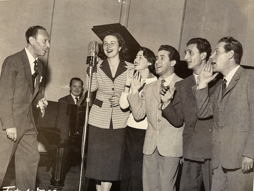 Harry Frommermann (rechts) mit seiner Gruppe „Harry Frohman and his Harmonists“ (Archiv Peter Czada, Berlin) Rom, um 1950 Harry Frommermann (rechts) mit seiner Gruppe „Harry Frohman and his Harmonists“ (Archiv Peter Czada, Berlin) Rom, um 1950