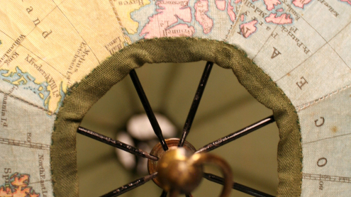 Detailansicht auf die Schirmspitze mit Metallring