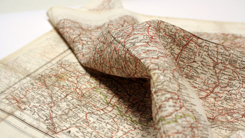 Verdeutlichung der Flexibilität durch Zerknittern der Karte