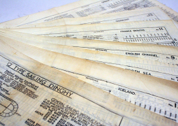 Die Karte liegt aufgefächert, sodass alle Kartennamen sichtbar sind