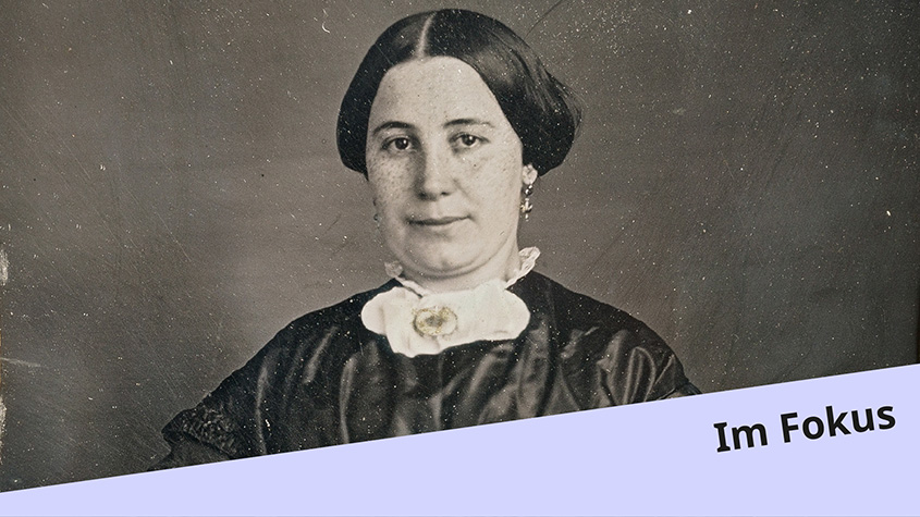 Daguerreotypie um 1850, Porträt einer Frau, Linke Hälfte eines zweiteiligen Klapp-Etuis (Pendant nicht erhalten) mit Metall-Schließe an der Seite