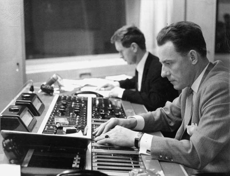 Radio Station, Control Desk / Photo Technology / Sound Engineering: Broadcasting Station. - Control desk for radio play production at Sueddeutscher Rundfunk broadcasting company at Villa Berg in Stuttgart. - Photo (Hugo Jehle), undat. - Quelle: Britannica ImageQuest © akg-images / Universal Images Group / For Education Use Only