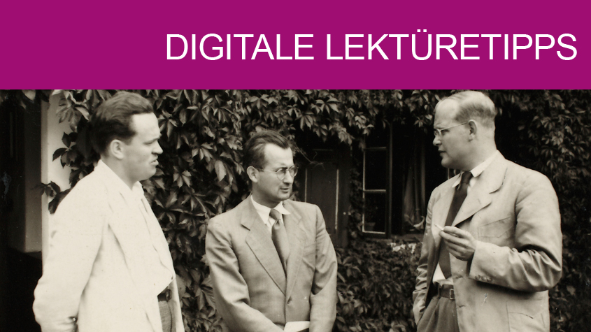 Dietrich Bonhoeffer (rechts) Zigarette in der Hand haltend mit Eberhard Bethge und Hellmut Traub vor dem Jagdhaus Sigurdshof. August 1939. Copyright: bpk / Staatsbibliothek zu Berlin.