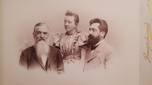 Fotografie von Robert Radecke mit Schwiegertochter Marguitta und Sohn Ernst (55 Nachl 115/F,6)