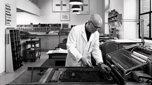 Erik Spiekermann in seiner Druckwerkstatt p98a | Foto © Norman Posselt (www.normanposselt.com)